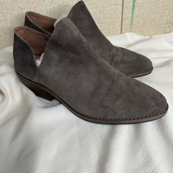 Lucky Brand Women's Fausst Stacked Heel Ankle Bootie Shoe Size 7 1/2 M Gray new! - Picture 1 of 11